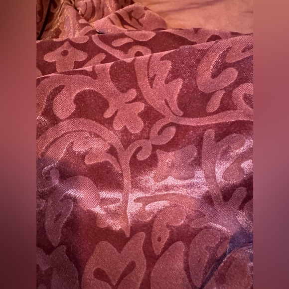 Isaac Mizrahi Embossed Velvet Damask Tunic Top Wine size 1X - Picture 8 of 8